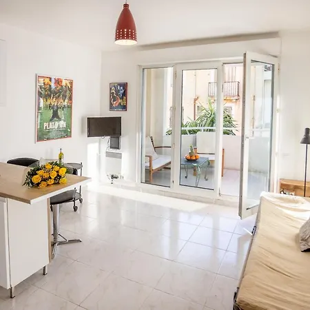 Two Bedroom בית נופש קאן